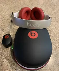 (Beats Studio 2 wireless headphones. - Beats AC / USB charging block. - Beats semi-hard case. 2) while headphones are...