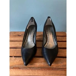 Audrey Brooke Mariah black leather pumps 2.5
