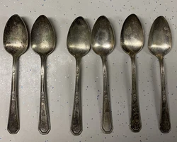 6 VINTAGE WM ROGERS & SON - SILVER PLATE SPOONS - SILVERWARE - FLATWARE - LOT OF SIXUsed and tarnished condition. Sold...