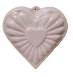 Chantal 2.5 Cup Lilac Lavender Heart Mold Ceramic 93-HM17 EUC. Freezer..microwave...oven and dishwasher safe.  7