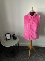 Barbara Lebek GiletSize 16Colour - PinkFaux fur Immaculate Condition Low start no reserve Item ends on Sunday Night...