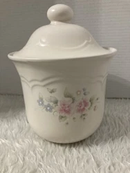 Pfaltzgraff Tea Rose pattern medium canister with lid USA Preowned excellent condition