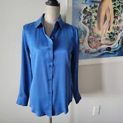 I LOVE CLOTHES & LOVE GREAT BARGAINS! Shirt Tail Hem. Color: Blue. Back collar to hem approx 