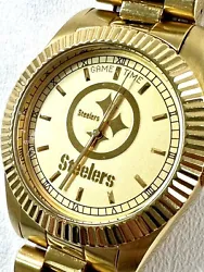 With a classic round shape and gold and silver case colors, this watch is both sporty and stylish. The bracelet band is...
