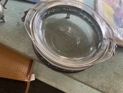 pyrex vintage. 3 pieces glass is in excellent condition. Metal base has signs of wear.