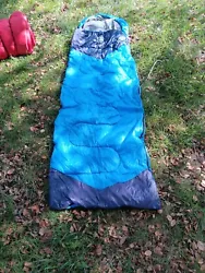 Get ready for your next camping adventure with this Oaskys 3 Season Sleeping Bag in a beautiful shade of blue. Designed...