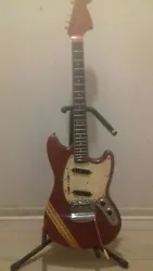 Guitare Fender Mustangue competition 1969 headstock avec case d origine bon etat ++ 90% tout d origine sauf les potards...