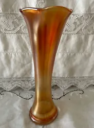 SWUNG VASE IN VERY GOOD CONDITION. Up for your consideration is my last carnival glass vase. I think this may be a...
