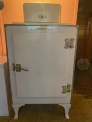 Antique Vintage GE monitor top refrigerator in great working condition! $400 OBOBuyer must pick up in Whitinsville MA.