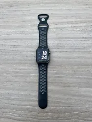 A vendre montre apple watch série 3 Nike + 38mmÉcran cassé (voir photo) mais fonctionne quand même, il faut juste...