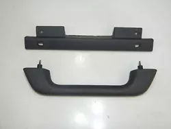 Wrangler TJ dash grab handle in good condition. Agate, which is the dark gray that looks black. Fits Wrangler TJs...
