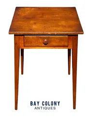 19TH CENTURY ANTIQUE HEPPLEWHITE SPLAYED LEG WORKTABLE / NIGHTSTAND. The table has splayed legs and a single drawer...