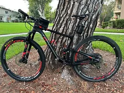 She took well care of the MTB with regular services. Think its a 2019 model. SRAM 32T Eagle Crank. Fox 32 Elite...