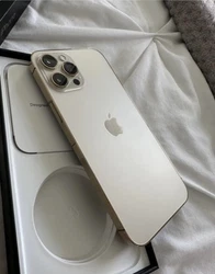Apple iPhone 12 Pro Max - 512 Go - Or (Déverrouillé). L’appareil est quasi neuf. Coque portée dès l’achat à...