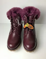 Color Burgundy. before buying thx. the minor effects on boot.