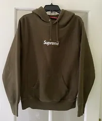 supreme hoodie Jacket Women’s Medium. Condition is Pre-owned. Shipped with USPS Priority Mail.