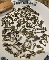 Quantity: 125 pcs key pendants, Mixed heart shaped, crown shape, hollow carved shapes and so on different style antique...