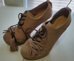 Tommy Hilfiger Womens Size 6 Brinley Bootie Stiletto Heels Tan Lace-up Fringe. Light to medium wear on the bottom. Some...