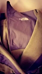 (The north face jacket boys Large 14-16). two tone green and gray. Great condition.