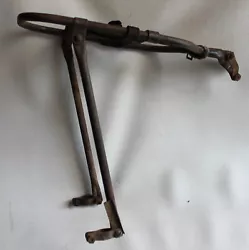 Ancien vélo porte bagage de vélo avec une lanière en cuir. Je vous demande donc par avance de bien. length without...