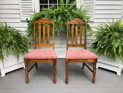 OAK WOOD DINING ROOM TABLE SIDE ACCENT CHAIRS. TRADITIONAL MISSION ARTS & CRAFTS SHAKER. SEAT PADS CAN EASILY BE...