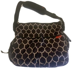 Skip Hop Diaper Bag in EXCELLENT conditionLots of pockets, side phone pocket, zip & magnetic closures Measurements are...