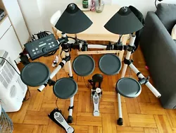 Batterie Électronique YAMAHA.  Bonjour! Je vends cette belle batterie électronique DTX500 marque Yamaha (pour des...