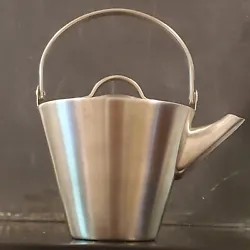 Lovely minimalist contemporary design teapot/teakettle. All-stainless steel construction combined with sleek good looks...
