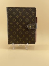 Agenda De Bureau Louis Vuitton GM en Toile Monogramme 23X19 cm numero de série M10927 , model à six trous pour les...