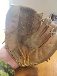 Vintage Harvey Kuenn Wilson A2140 Baseball Glove Detroit Tigers Right Throw. Excellent condition for its age. Feel free...