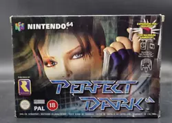 Jeu Perfect Dark pour Nintendo 64 N64 PAL EUR vendu en boîte avec sa notice dorigine. Lensemble est ici en très bon...