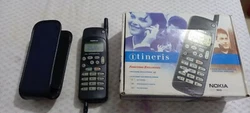 Vintage rare ancien brique Antenne Nokia 1610 (1611) Téléphone Portable. et batterie en parfait état.