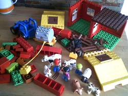 LOT DE DIVERSES PIÈCES DE LEGO DUPLO.