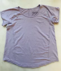 Patagonia “Pursuit of Phun” tee in lilac purple. Size small (7/8)Lightweight and super soft. Perfect for hot summer...