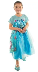 , girls size 3T to 8T. It is a one piece dress, has attached cape screen printed flowers pattern. 3/4 (110) Top to...
