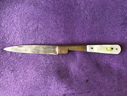 Bel état - il sagit dun modèle authentique dépoque -Ce couteau a été récupéré pendant la guerre.