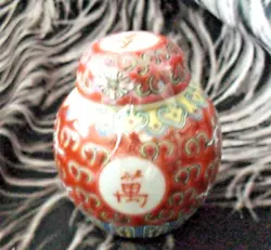 miniture chnese vase or food pot with lid. family rose 8 cm high 6cm round at widest point. near mint