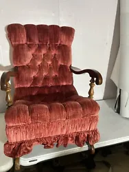 Hello, I have a vintage sleepyhollow rocking chair in excellent shape. These are a little difficult to find. Chair is...