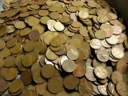 Heres yet another, huge, bulk lot of over 1000 mixed wheat back Lincoln cents. A Great mix in various conditions. We...