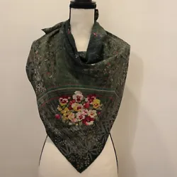 Gucci silk scarf with shades of green Branches and flowers