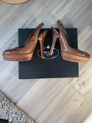 Like new, except lightly worn on bottom bc it was floor model. With original box, dust bags. Authentic. Size 37 Prada....