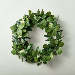 •Faux skimmia wreath •Artificial construction •Comes with top loop •Perfect for a wall, door or mantel...