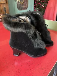 Vintage 30s 40s Carriage Boots Velveteen Fur Trimmed Overboots Motor Sz 5.5 * made to wear over heeled shoes Condition:...
