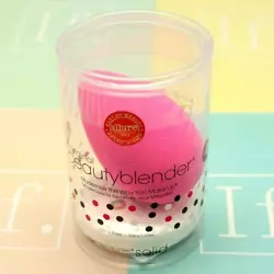 BeautyBlender with cleaning solid. Color： PINK.