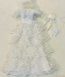 Vintage Barbie Bridal Collection Wedding dress lace tiers Mattel #779. In used condition. Please look at pictures...