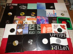 GENRE : TECHNO FIN 90 A 2000. LOT 27 MAXI 12. Les disques sont envoyés dans de super pochette de protection. AU TARIF...