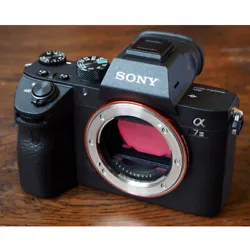 Digital SLR. lentille de monture : Sony E-Mount. The actual appearance of the products may be a little bit different...