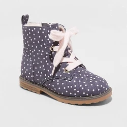 •Combat boots with 3.5in shaft height •Lace-up front with side zipper closure •Easy pull tab at the back heel...