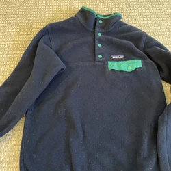 Patagonia Synchilla Fleece Pullover Size Small. Navy with green. No rips or stains.