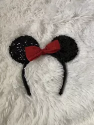 Disney Minnie Mouse Ears With Red Bow. Condition is 